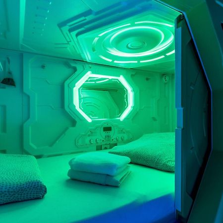 Oxygen Hostel Capsula Madrid Bagian luar foto