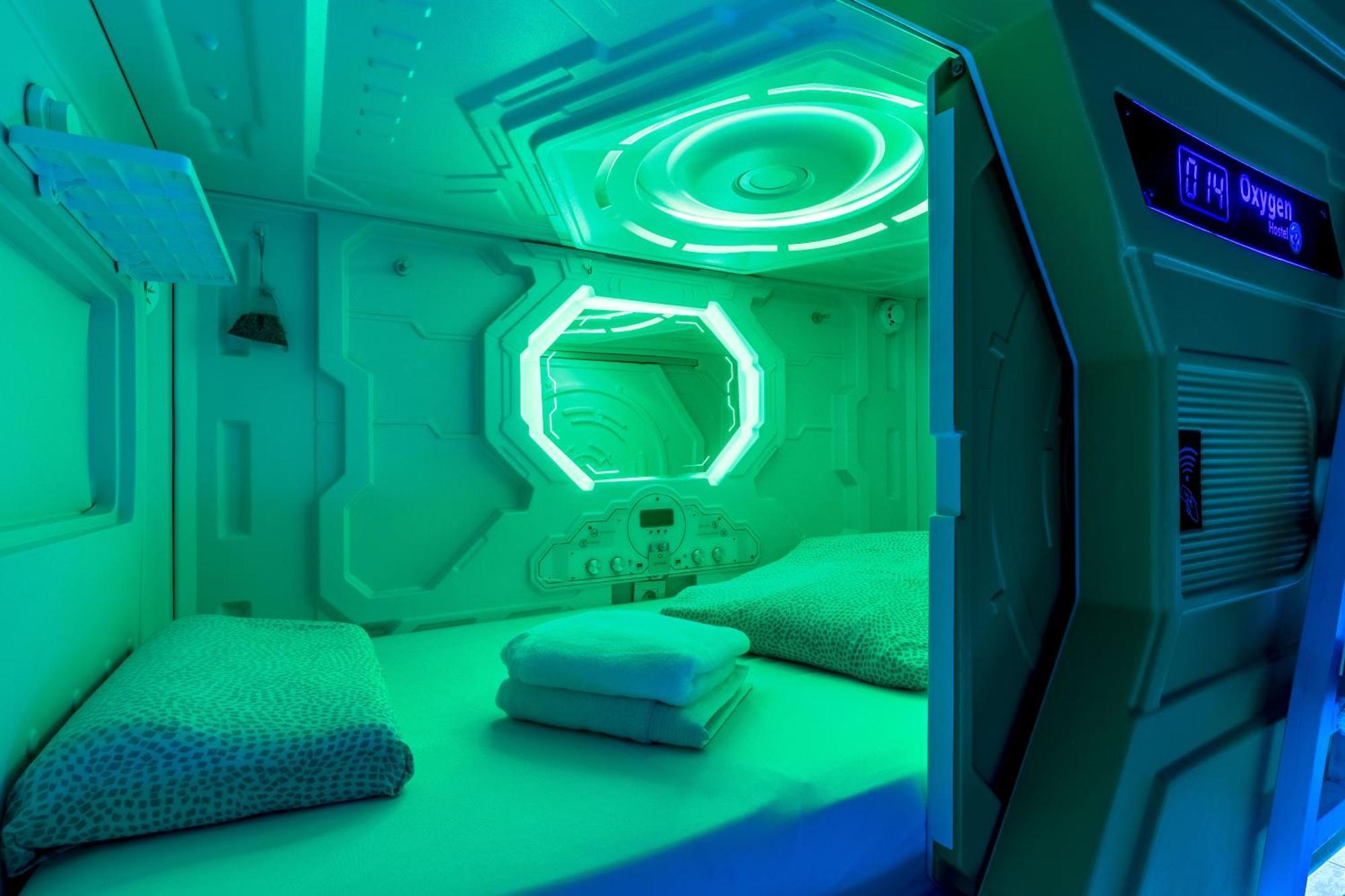 Oxygen Hostel Capsula Madrid Bagian luar foto