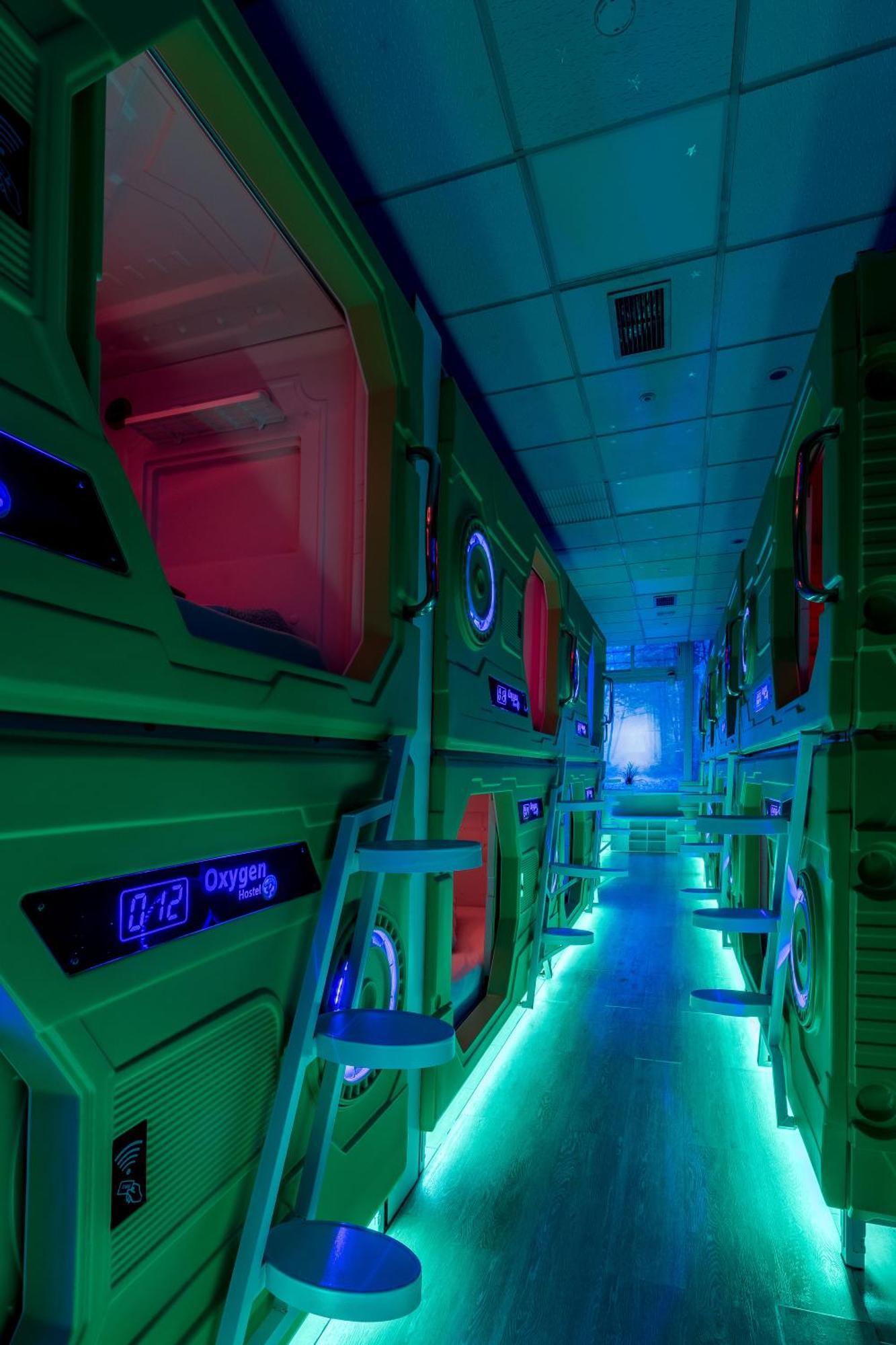 Oxygen Hostel Capsula Madrid Bagian luar foto