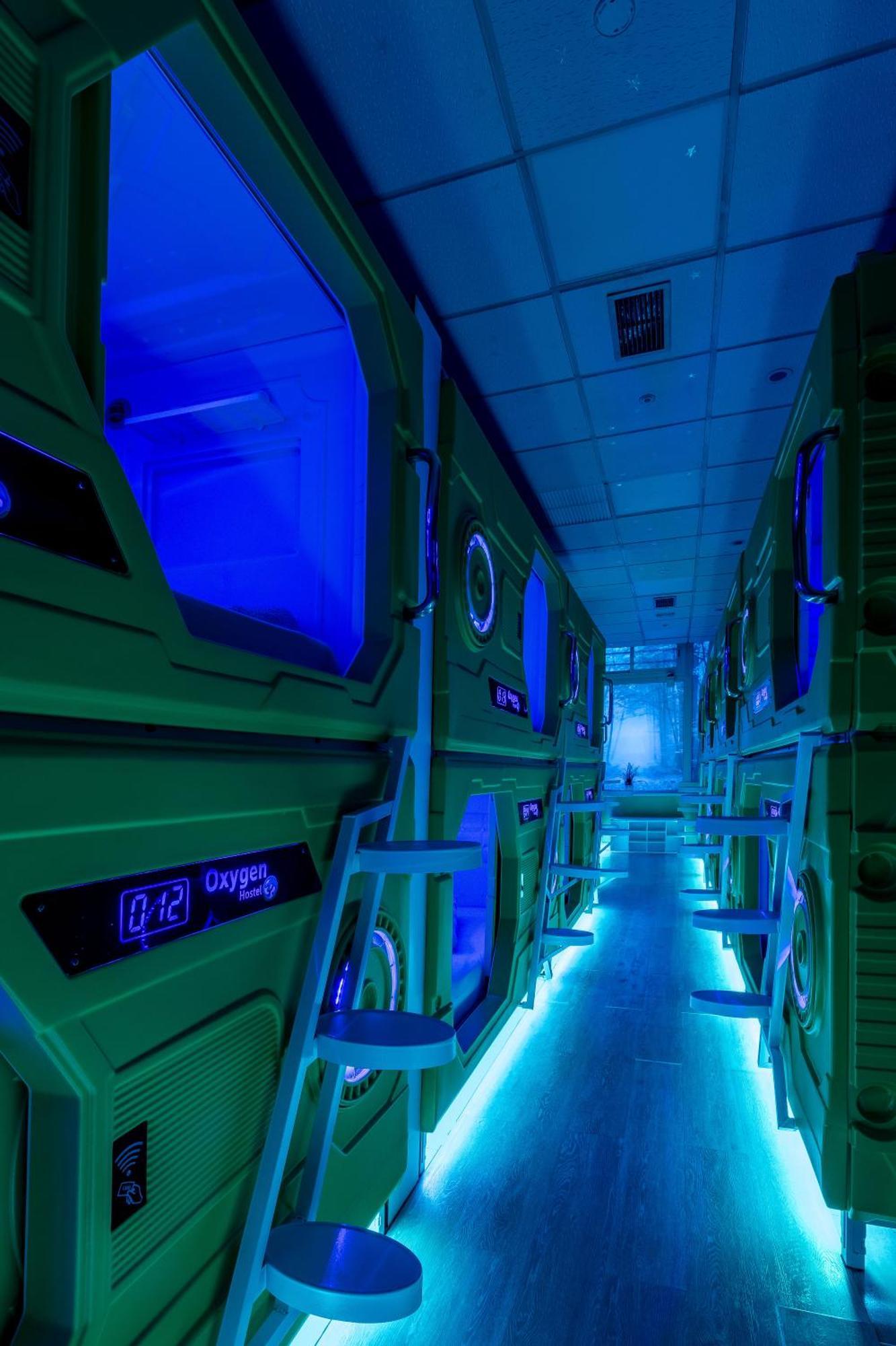 Oxygen Hostel Capsula Madrid Bagian luar foto