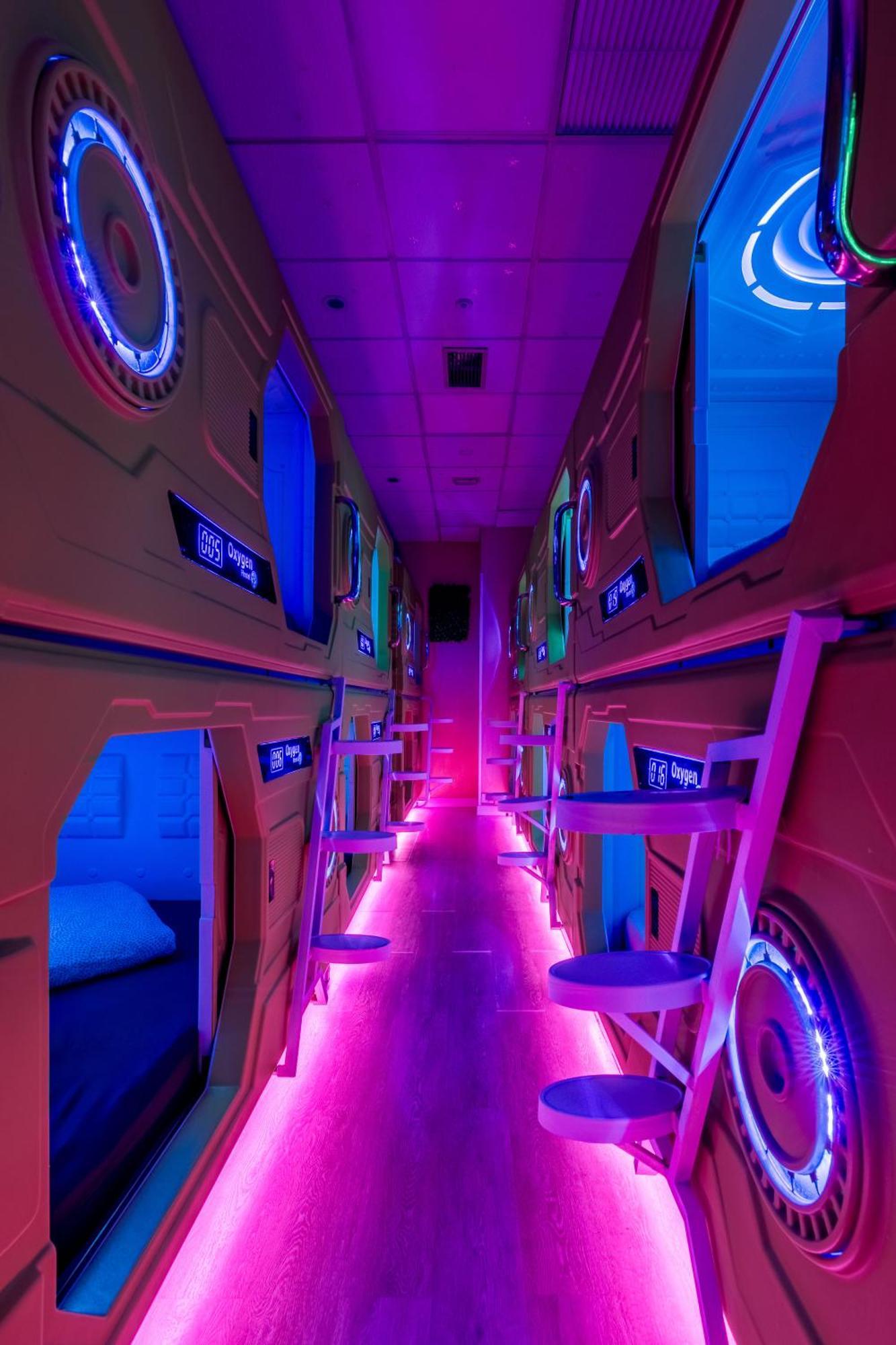 Oxygen Hostel Capsula Madrid Bagian luar foto